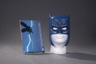 Kniha: Batman The Dark Knight Returns Book Mask Set - Frank Miller