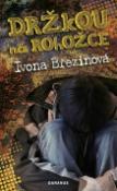 Kniha: Držkou na rohožce - Ivona Březinová